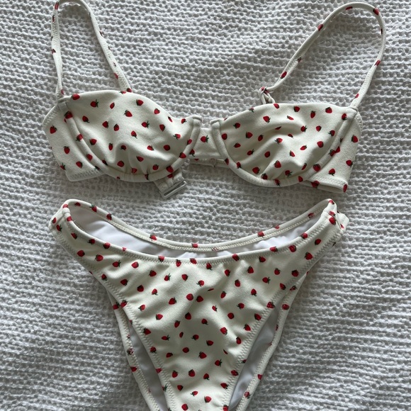 PacSun Other - PacSun Strawberry Underwire Bikini